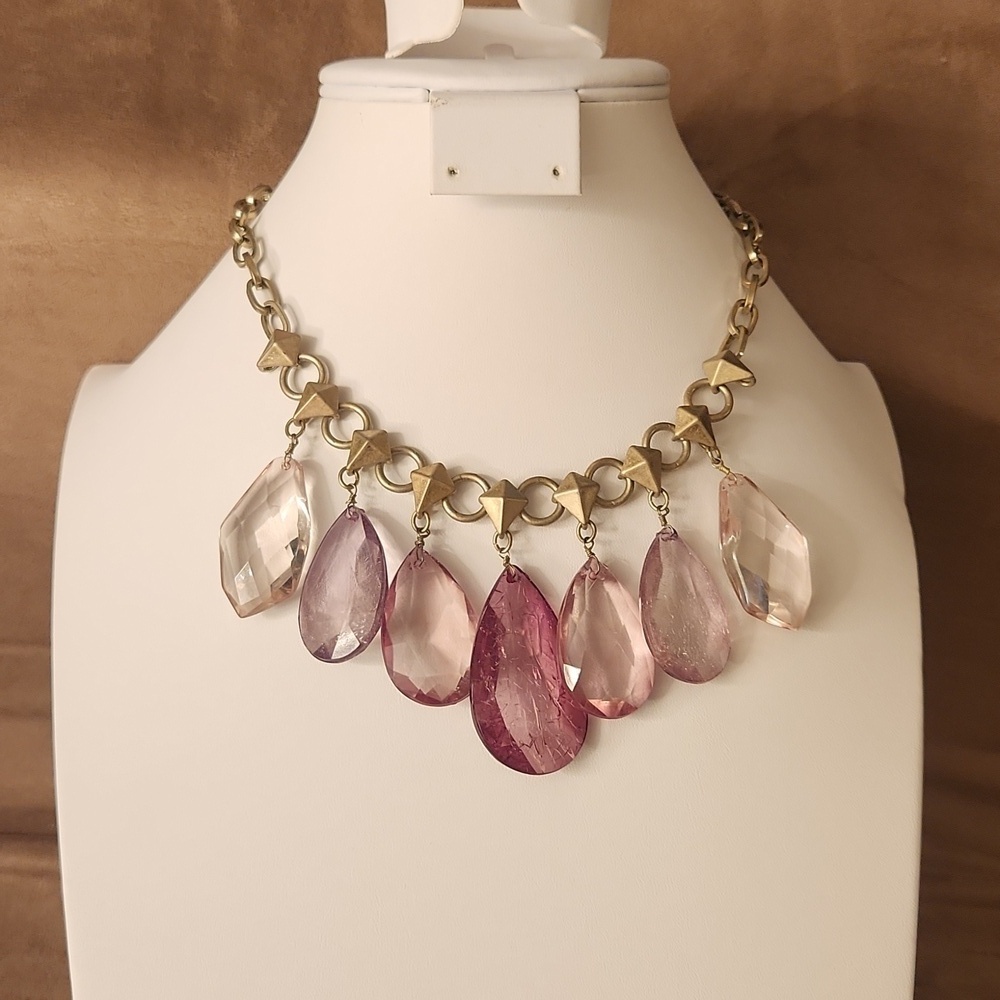 Elegant Gold and Pink Necklace